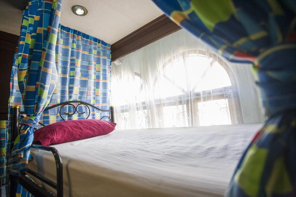 Mad Cow Hostel Бангкок Номер фото