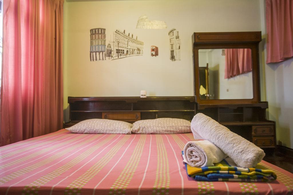 Mad Cow Hostel Бангкок Номер фото