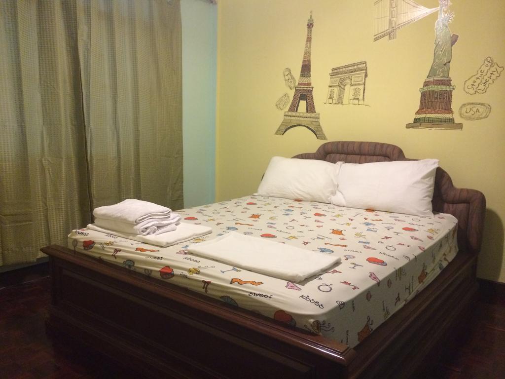 Mad Cow Hostel Бангкок Номер фото