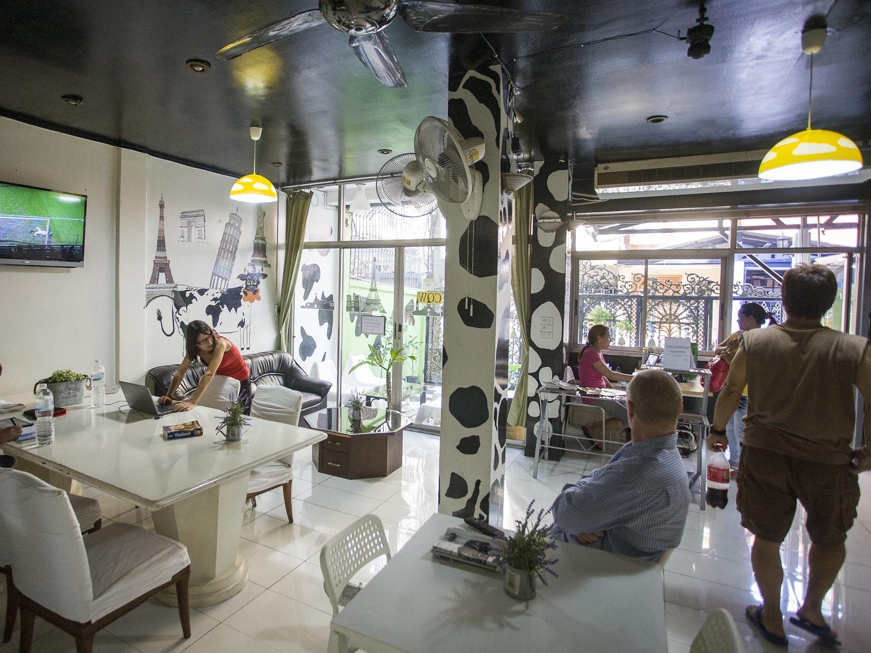 Mad Cow Hostel Бангкок Экстерьер фото