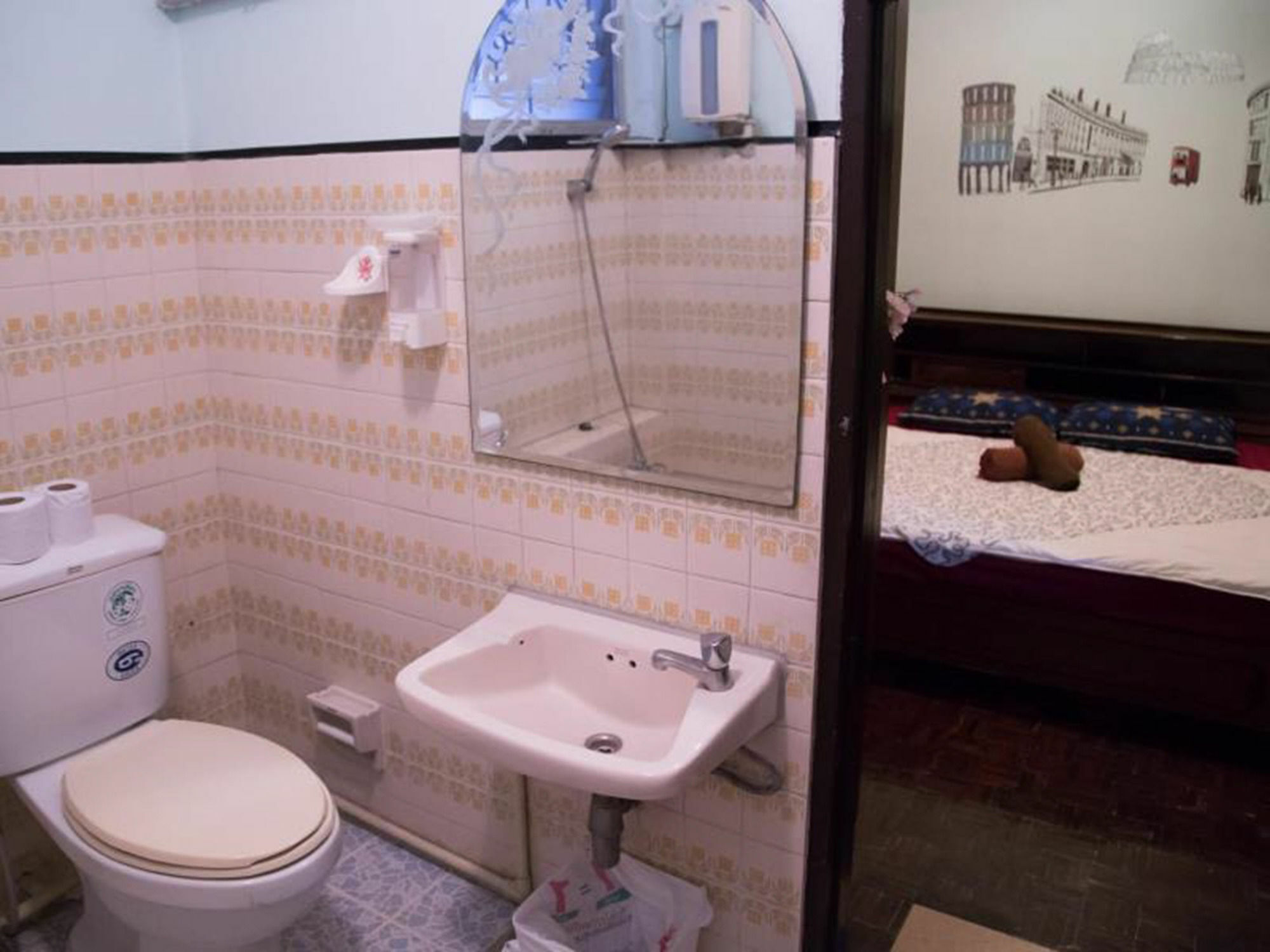 Mad Cow Hostel Бангкок Экстерьер фото
