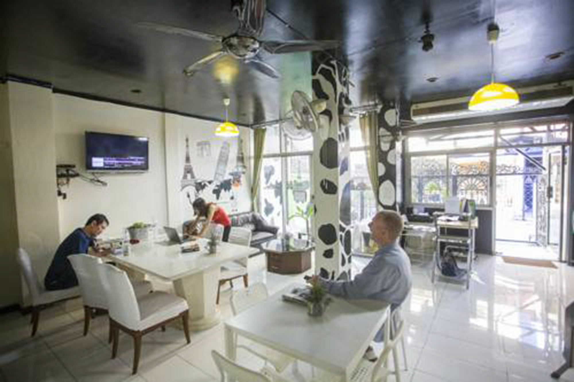 Mad Cow Hostel Бангкок Экстерьер фото