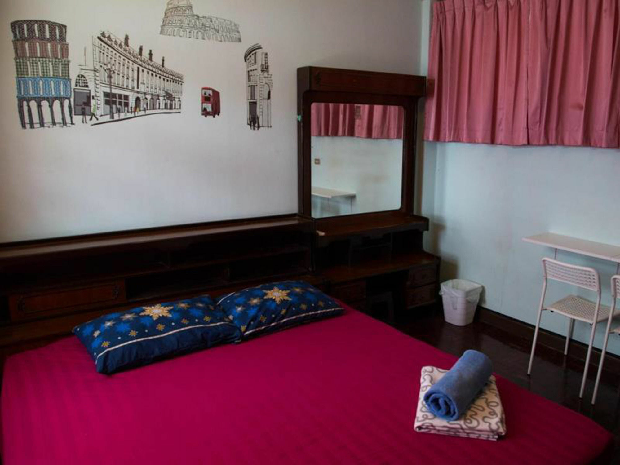 Mad Cow Hostel Бангкок Экстерьер фото