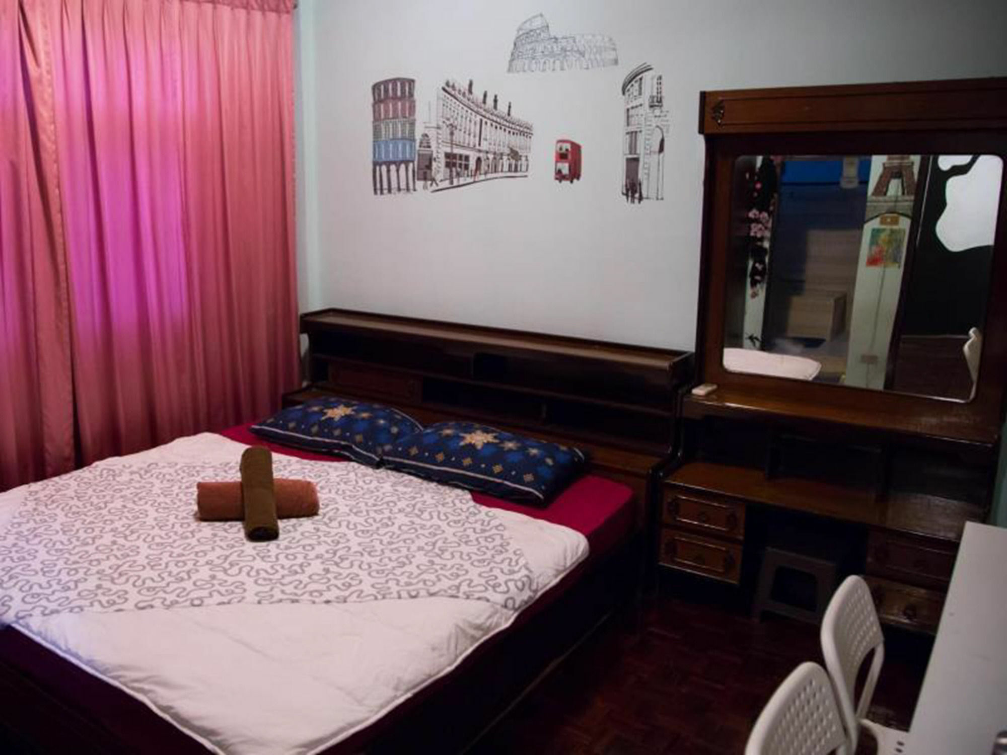 Mad Cow Hostel Бангкок Экстерьер фото