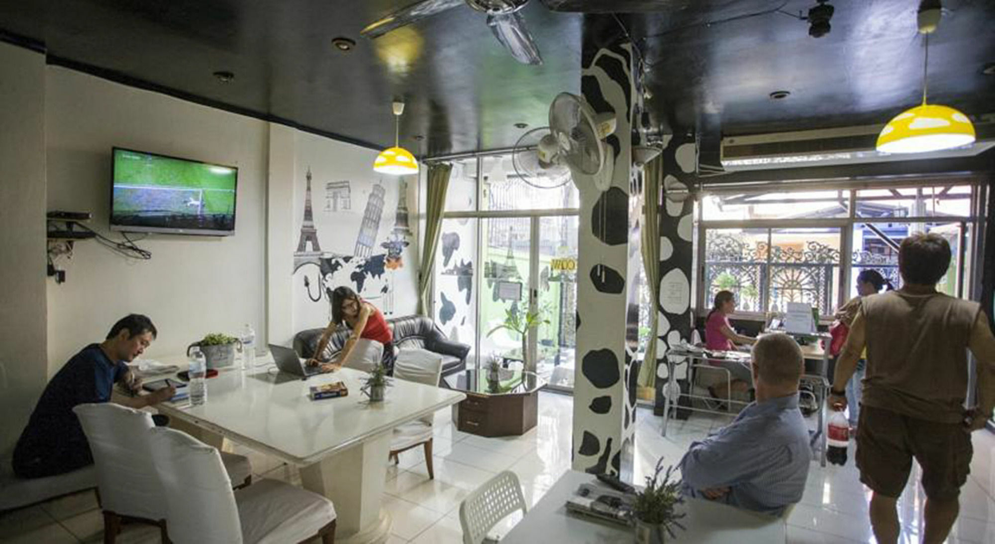 Mad Cow Hostel Бангкок Экстерьер фото
