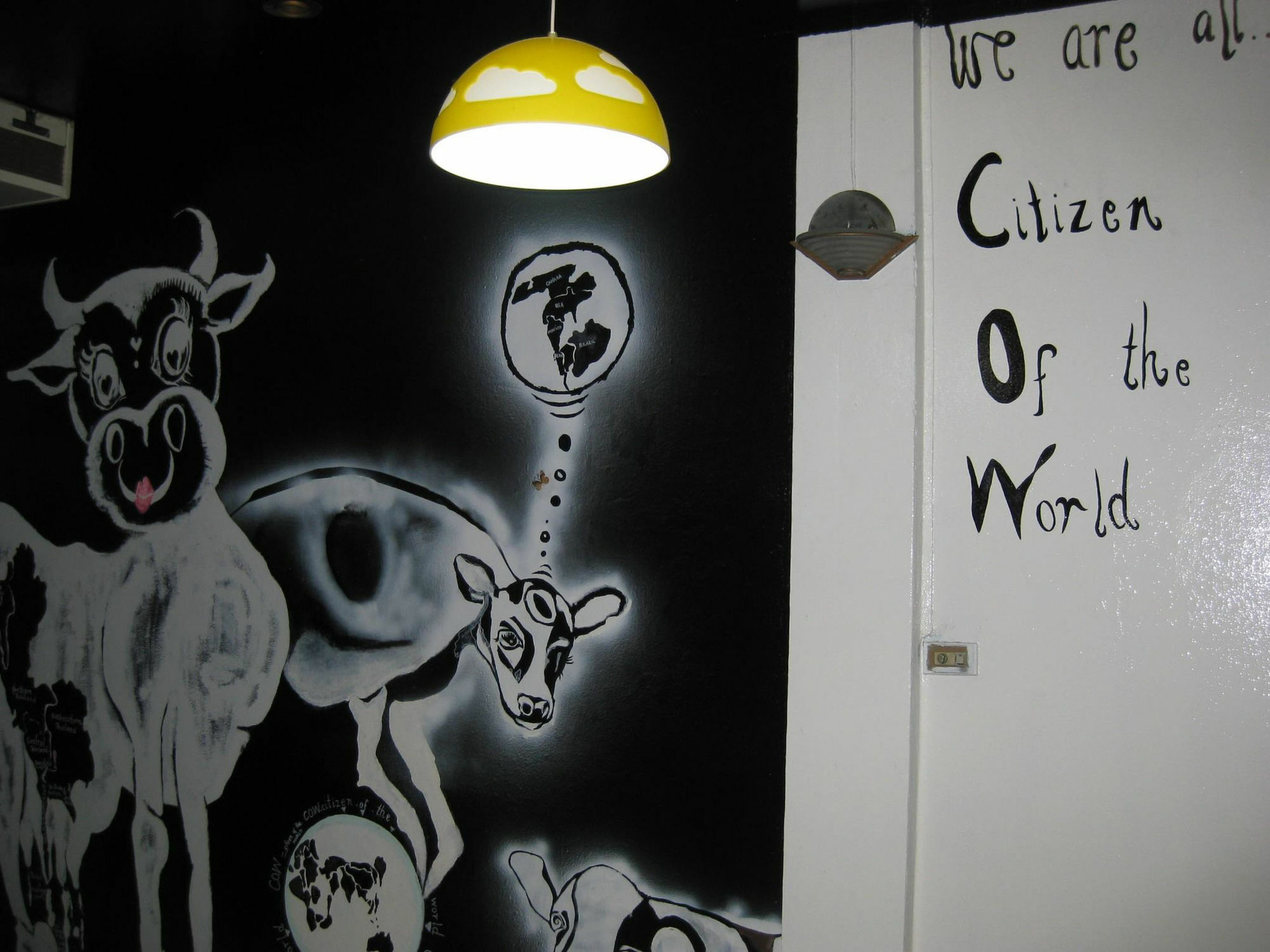 Mad Cow Hostel Бангкок Экстерьер фото